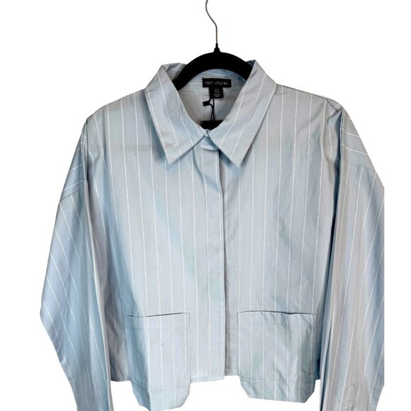 NWT PrettyLittleThing Size 10 Poplin Blue Pinstripe Pocket Detail Cropped Shirt - Picture 2 of 13